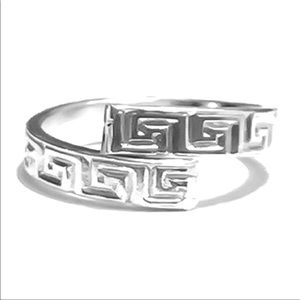 925 Sterling Silver Greek Key pattern maze labyrinth ring. Bypass ring. Size 8